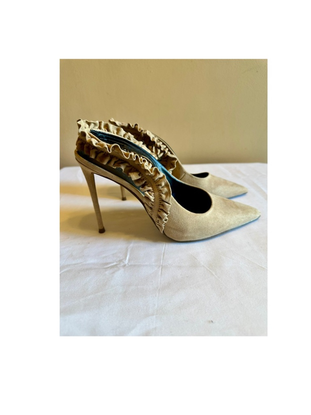 New York and Company Ruffle Stilettos